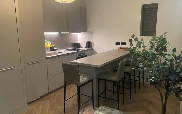 Nw119sg-modernapt-2guests-2br-1minhighstreet