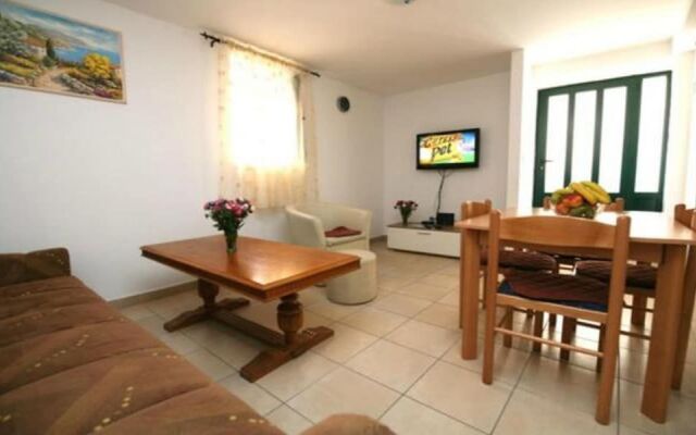 Apartment Dujas
