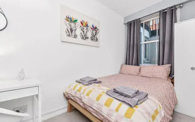 Fantastic 4 bedroom apartment in Russell Square