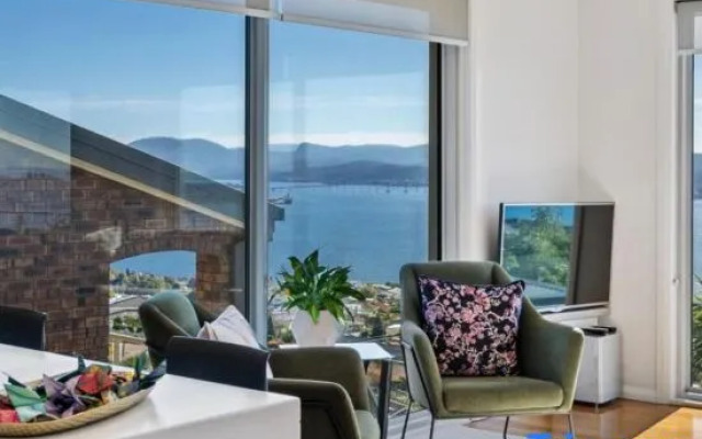 Nicolas Escape panoramic views luxury and space