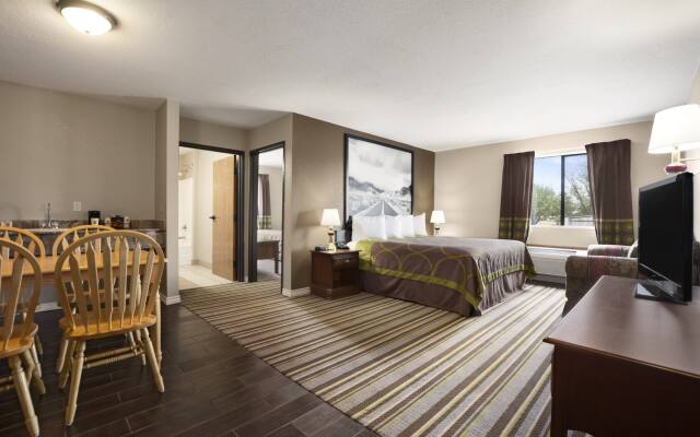 Super 8 By Wyndham Plainview