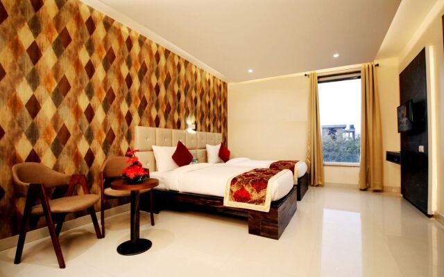 Pinnacle by Click Hotels, Lucknow