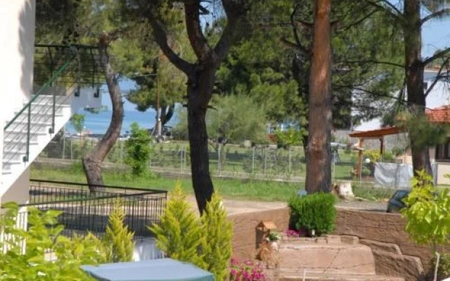 Michel Mar Studios & Apartments