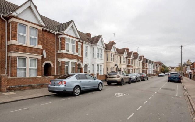 Bedford Hospital Studio Apartment - Victoria B