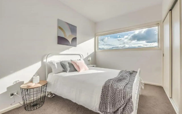 Bellerive Marina View Apartments No 28