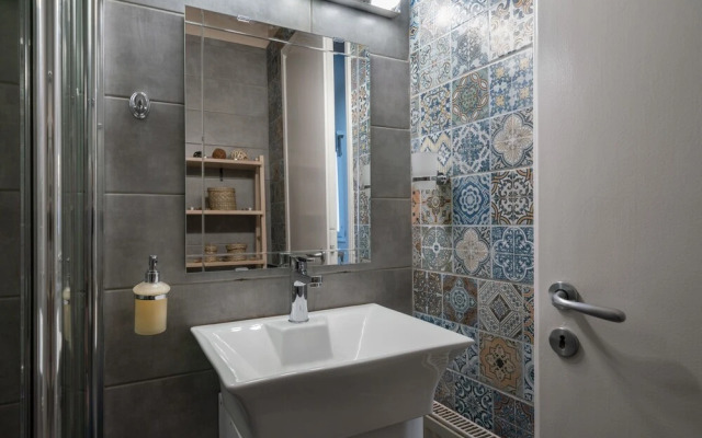 Autonomous House in the heart of Plaka