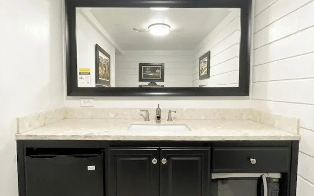 Catalina Courtyard Suites