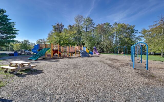 Home w/ Deck & Community Pool in Tobyhanna!