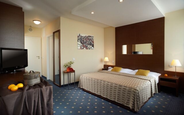 Hotel Fortuna West