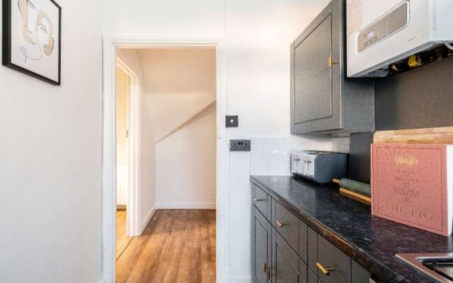 The Streatham Common - Modern & Bright 2BDR Apartment