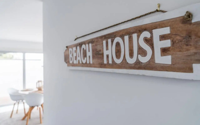 Entire Waterfront House - Boat Shed - 3 Kitchens