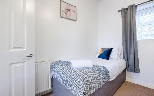 Perfect Location with Parking -Jersey Lodge