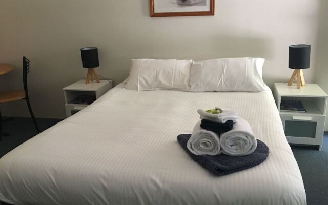 Country Lodge Motel