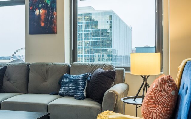 1 BR & 2 BR Apt in Central Business District by Frontdesk