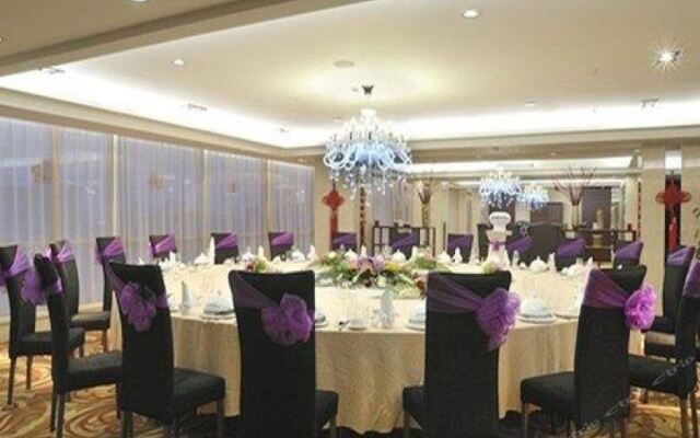Chun Xue Four Seasons Hotel