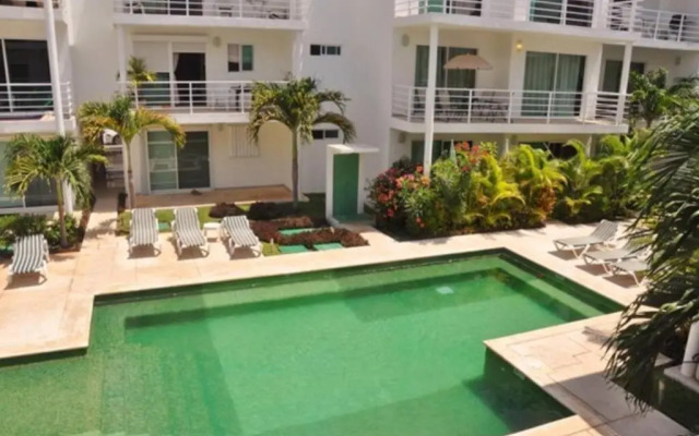 Poolside tranquil apartment in Playa del Carmen