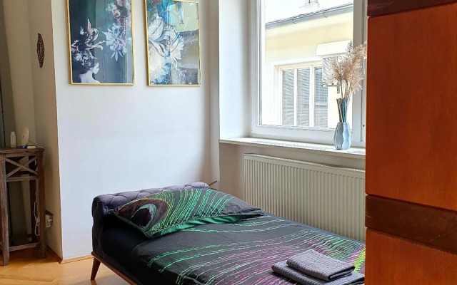 Sunny and spacious apartment near city centre