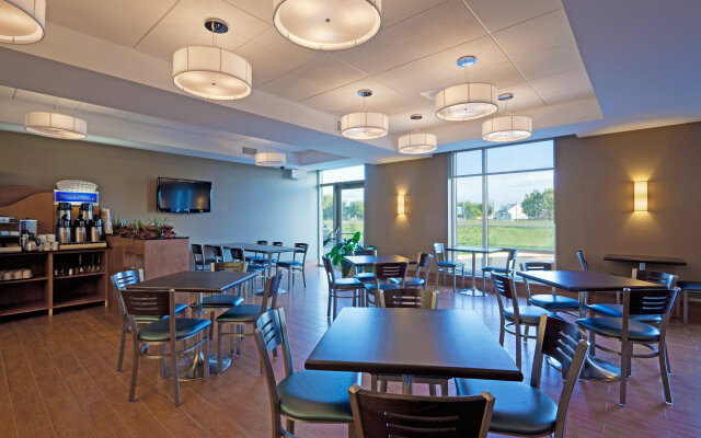 Holiday Inn Express Hotel Saint - Hyacinthe, an IHG Hotel