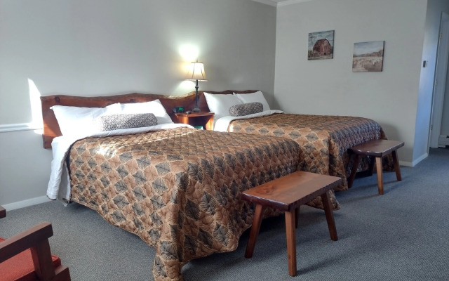 The Lodge At West River