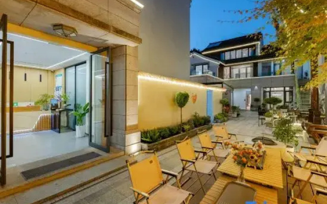 Yuejia Hotel (located within the Xitang Ancient Town Scenic Area)