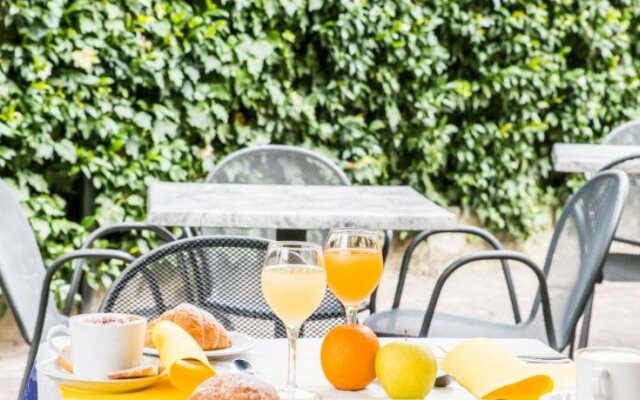 Hotel Raphael