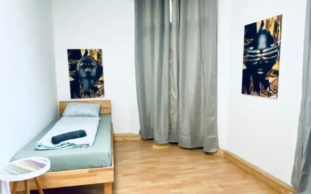 Stylish Shared 3-Bedroom Stay Near City