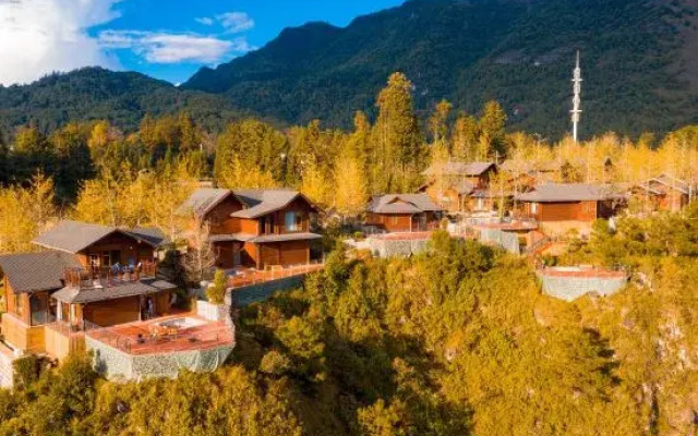 Tengchong Ginkgo Town Mid-Levels Cliff Hotel