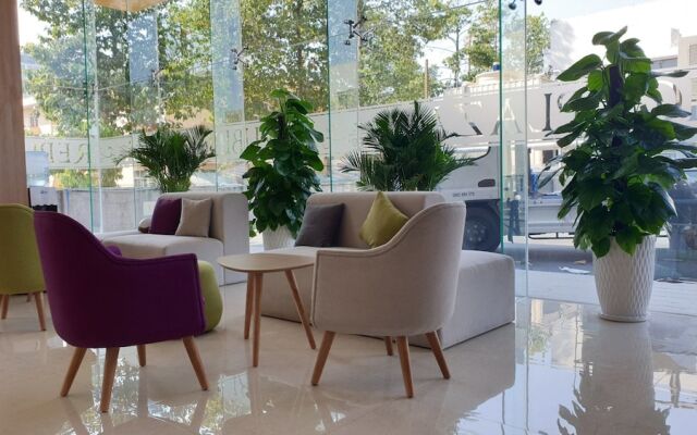 Republic Plaza Apartment