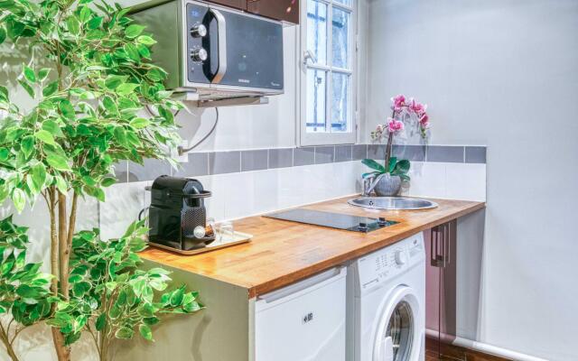 B 1632 - Louvre - Studio Parisien