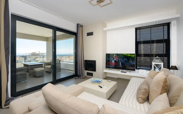 Flat with stunning views & prv parking