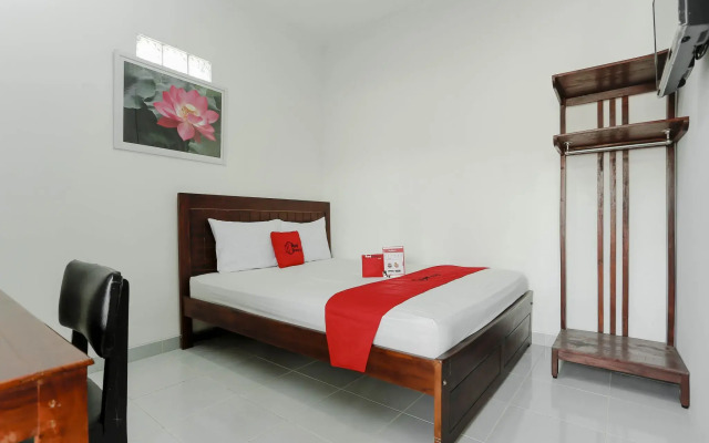 RedDoorz near Candi Sambisari 2