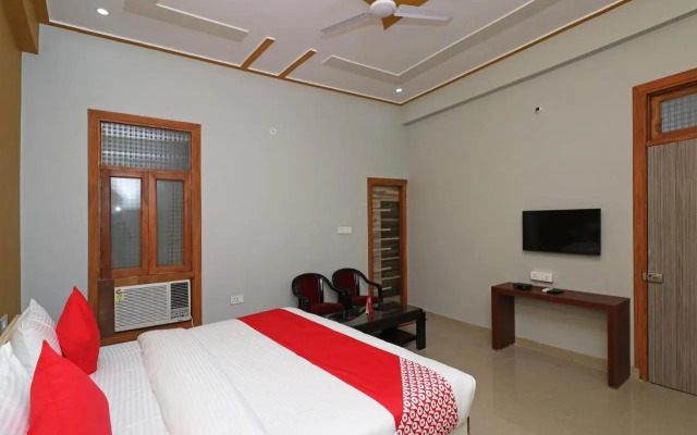 OYO 28244 Hotel The Green Town