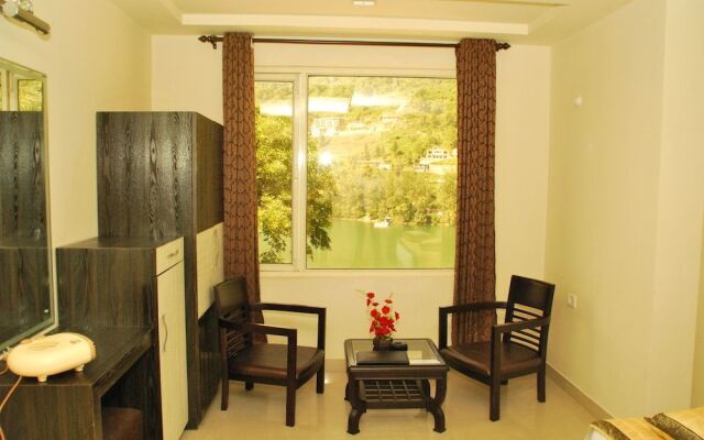 Royal Rosette Lake View Boutique Hotel