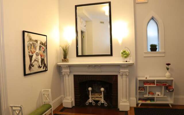 Maverick Suites at 245 Newbury St