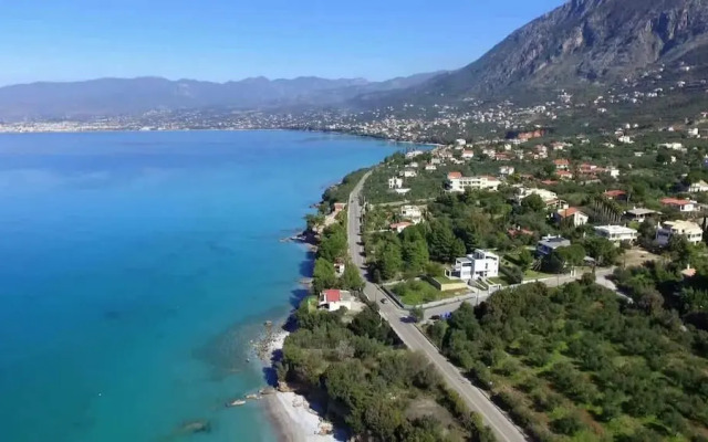 Beachfront Avia Nest - Aspa s Getaway