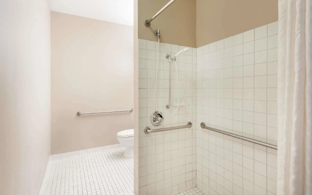 Sonesta Essential Hotels Blue Springs