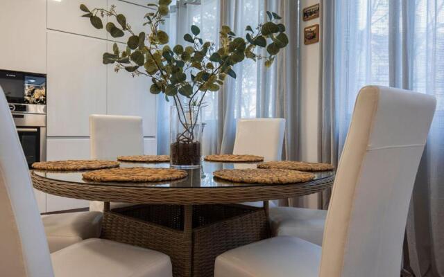 Touch of Class 2BDR Apartment by LovelyStay