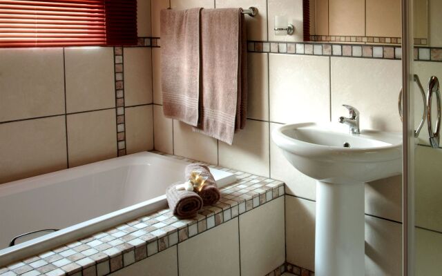 Floreat Riverside Lodge and Spa