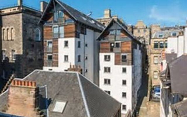 2 Bedroom Apartment Off Royal Mile