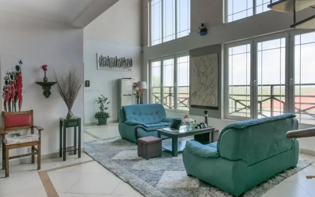 Beautiful Secluded 8 Bedroom Beach Villa With Pool