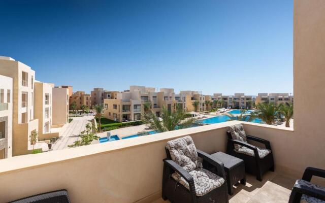 Luxe 3BDR w Private Rooftop Jacuzzi & Beach Access
