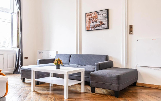 Gorgeous 1BR Apt near AKH Hospital