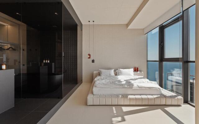 Sea and Sky Apartment