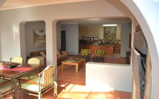14 Cluster House & Studio
