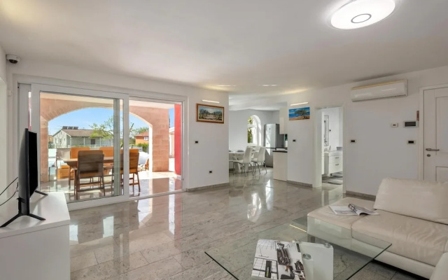 Apartment Ayni With Private Pool