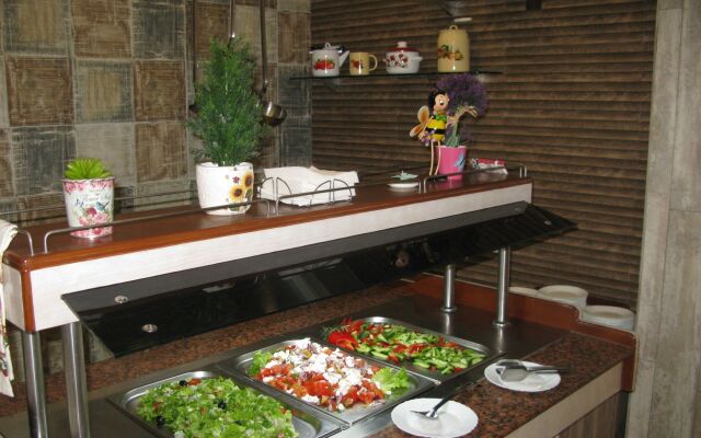 Estreya Palace & Residence