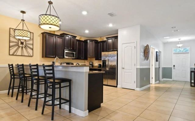 Spacious Getaway With Pool, Near Orlando Parks