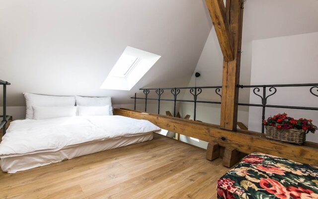 The Old Town Square & Parizska Apartment