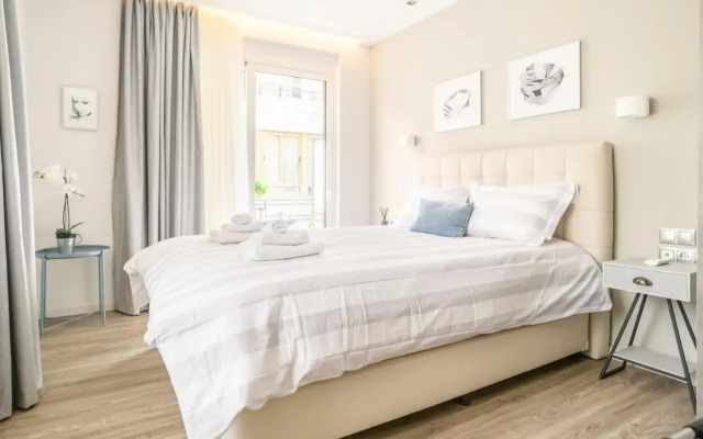 A24 Pristine & sunny suite near Plaka & Parthenon