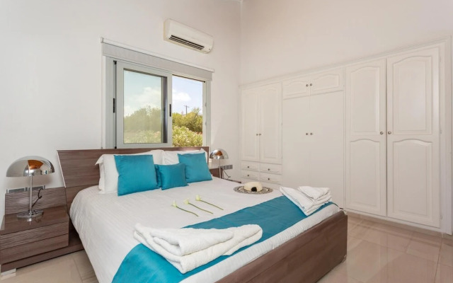 Villa Stone House in Neo Chorio